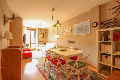 Tramacastilla de Tena Apartment | Discover La Casita del Pirineo: Family-Friendly Retreat