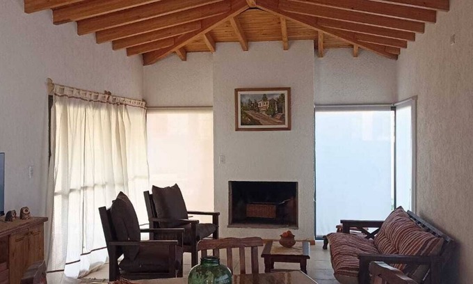 Tunuyan House | Relax at La Casita de las Pérgolas with Spa & Hot Tub