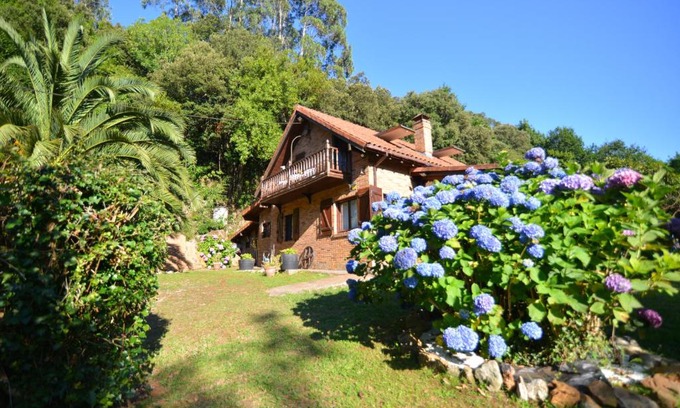 Orena House | Cozy La Casita de las Piedras: Perfect for Families & Pets