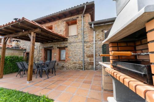 Oruna House | Experience Comfort at La Casita de Oruña: Family & Pet-Friendly