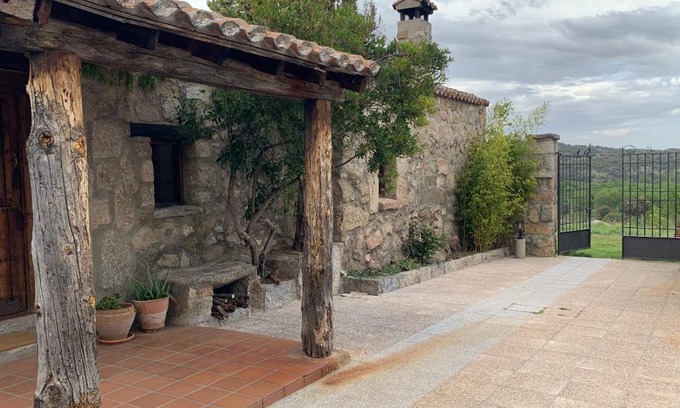 Robledo de Chavela House | Discover La Casita del Hortelano: Pet & Child Friendly Stay