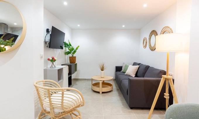 Perchel Sur Apartment | Family-Friendly Retreat at La Casita del Mercado