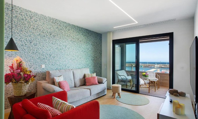 Telde Apartment | Oceanfront La Casita del Muelle - 4-Star Family Retreat