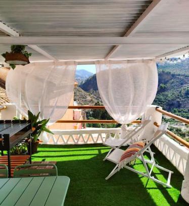 El Pinar House | Pet-Friendly Getaway at La Casita del Pueblo, Granada