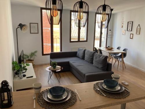 Old Town Apartment | Riverside Retreat: La Casita del Río with Family-Friendly Touches