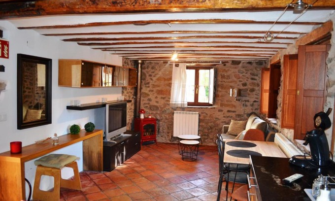Ezcaray House | Family-Friendly Stay at La Casita Del Rincón Del Vino