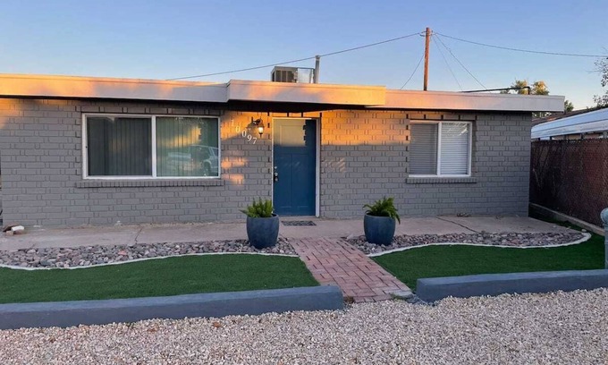 Socorro House | Discover La Casita: Pet-Friendly Stay with Spa & Breakfast