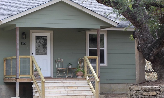 Wimberley House | Idyllic La Casita Verde Blanco by the Serene River