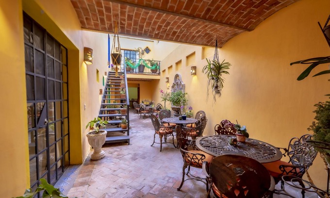 Chapala Centro Hotel | La Casona Chapala