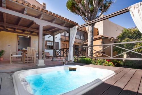 San Juan de la Rambla House | Relax at La Casona de la Rambla: A Family-Friendly Retreat