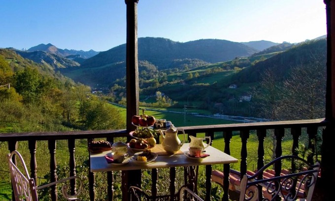 Santianes de Ola House | Family-Friendly Retreat at La Casona de Con - Guest Rated 9.6