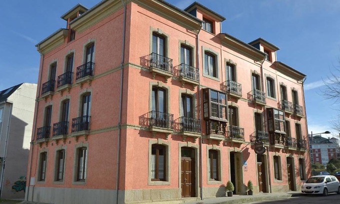 Figueras (Castropol) Hotel | Discover La Casona de Lazúrtegui: Rated 8.9, Family-Friendly!