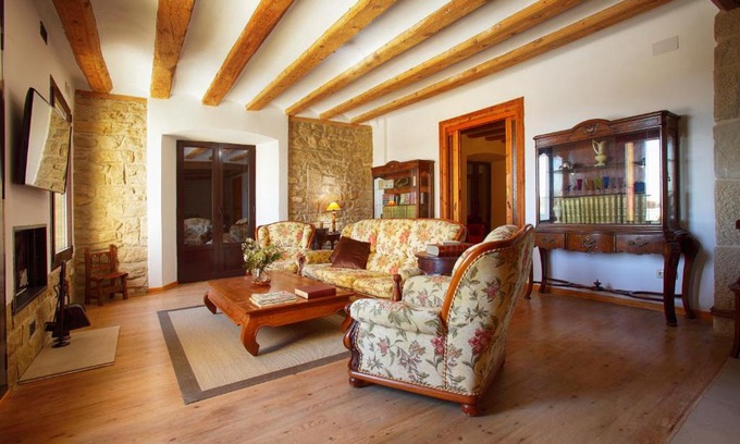 Pitillas House | Discover La Casona de Pitillas: Family-Friendly Retreat