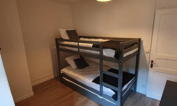 Pont d'Herault House | Pet-Friendly Escape at La Castanea: Rated 9/10 by Guests