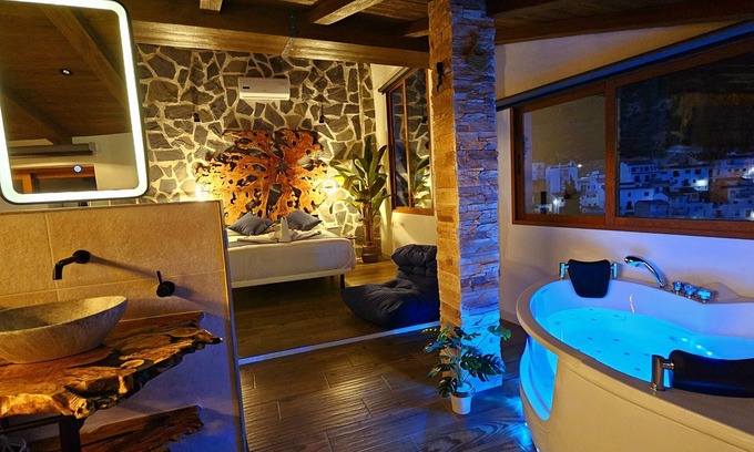 Chulilla House | Indulge at La Casucha de Chulilla: Dream Stays Await