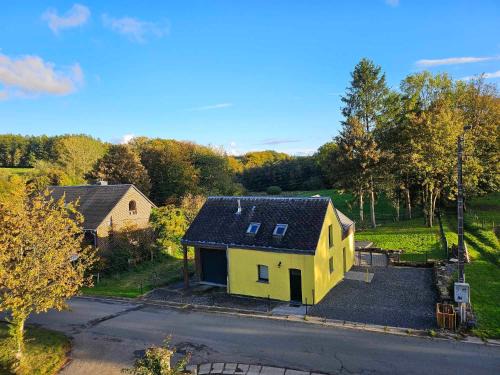 Bastogne House | Charming Gite de Caractère Rural: Family-Friendly Retreat