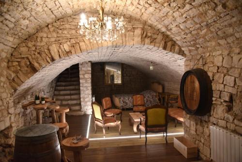 Verdun Apartment | La Cave Secrète