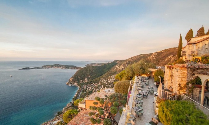 Old Town Hotel | Elegant La Chèvre d'Or: Oceanfront Retreat with Pool