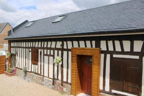 Saint-Pierre-de-Cormeilles House | Cozy Normandy Retreat with Sauna, Hot Tub & Spa Amenities