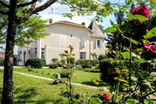 Podensac Bed & Breakfast | Pet-Friendly Retreat at La chambre d'hotes du Parc