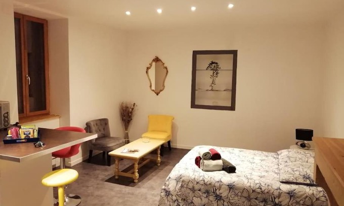 Tournus Apartment | Discover La chambre de Zé: Guest Rated 9/10 Experience