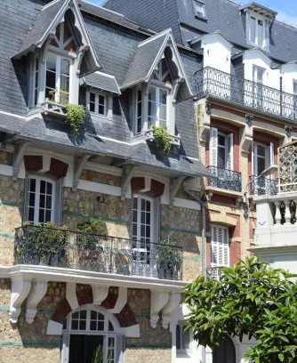 Trouville-sur-Mer Bed & Breakfast | Exceptional Family Getaway at La Chambre du 21