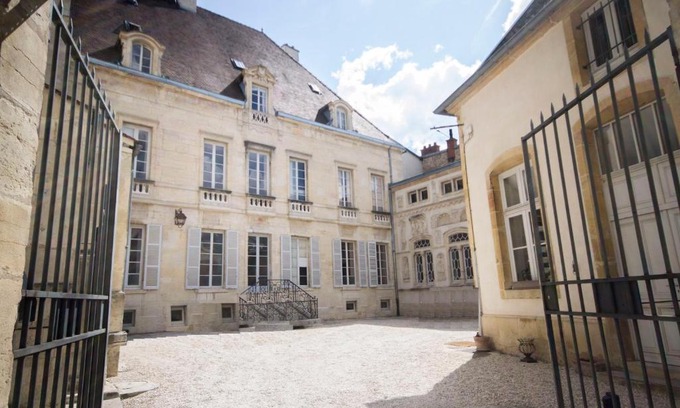 Dijon Centre Ville Apartment | Experience La Chambre Ducale in Historic City Center