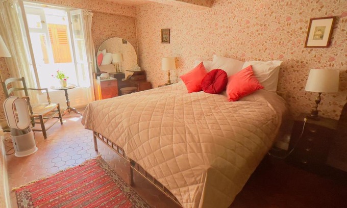 Tourtour House | Discover La Chambre Rose-Maison Searle in Scenic Tourtour
