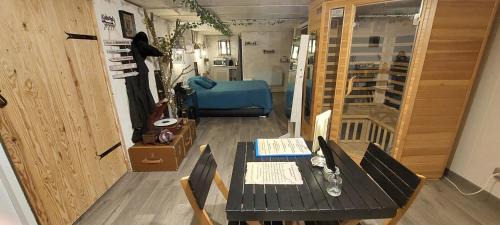 Longueval-Barbonval House | Discover La Chambre Secrète: Pool, Spa & Pet-Friendly Stay