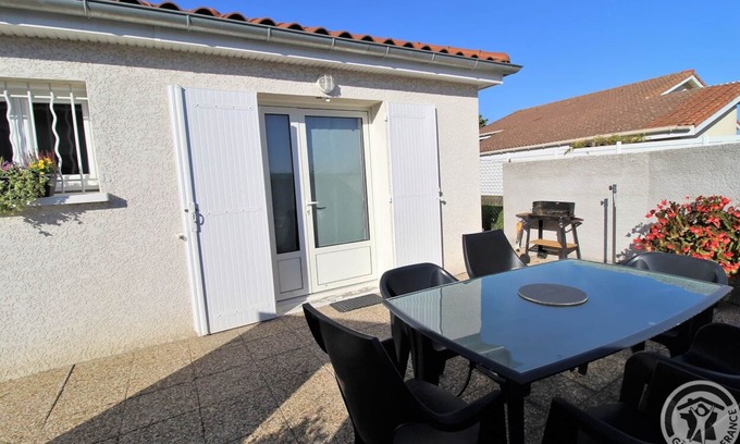 Saint-Andeol-le-Chateau House | Unforgettable Retreat at House with Spa and Breakfast