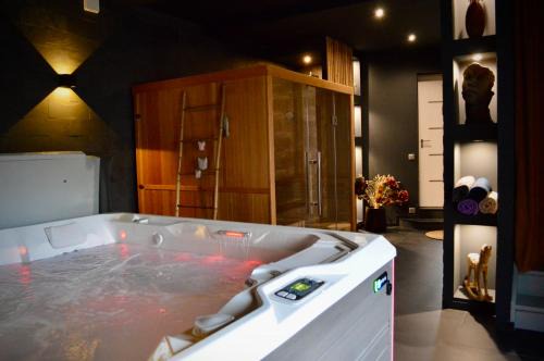 Lacroix-Saint-Ouen Apartment | Relax at La Charmeraie Wellness & Spa: Rated 9.5/10