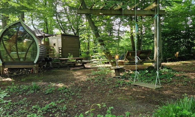 Ruminghem Cabin | Pet-Friendly Retreat at La Charmette with Vibrant Amenities