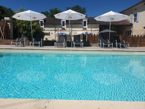 Vieux-Mareuil House | Unwind at La Charrue Gite Complex with Oceanfront Views