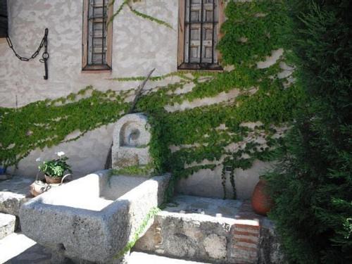 Otero de Herreros House | Pet-Friendly Retreat at La Chatarrería de Ferreros
