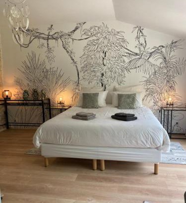 Aigrefeuille-d'Aunis Bed & Breakfast | Experience La Chaumeauniere: Family-Friendly with Pool