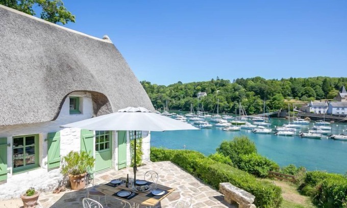 Nevez House | Unforgettable Oceanfront Escape at La Chaumière by Interhome