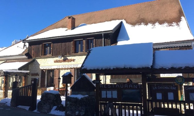 Gresse-en-Vercors Bed & Breakfast | Discover La Chicholiere: Pet-Friendly Retreat with Dining