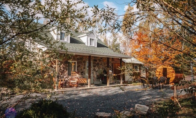 Chertsey House | Relaxing Retreat at La Chouette: Hot Tub, Sauna & Pet Friendly