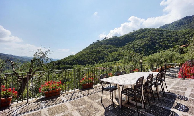 Rossi Apartment | Discover La Cicala 5: Pet-Friendly Retreat with Pool & Hot Tub