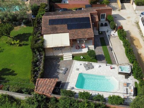 Castillon-du-Gard House | Relax at La Cigale: Oceanfront Bliss with Family Amenities