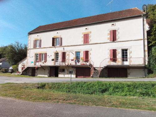 Bezenet House | Delightful La Cigaliere: Family-Friendly with Top Amenities