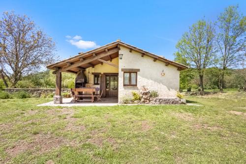 Sant Boi de Llucanes House | Experience La Cirera: Pet-Friendly Hotel with Pool Access