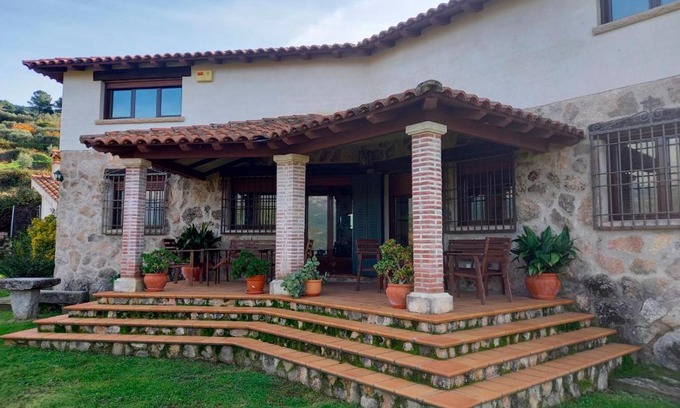 San Esteban Del Valle House | Pet-Friendly Getaway at La Cirujana de Gredos, Rated 9.5