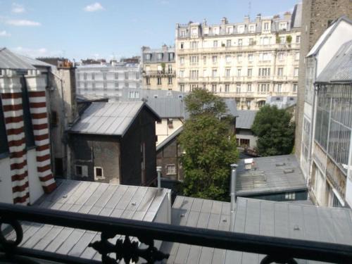 Quartier des Grandes-Carrieres Apartment | Experience TOURLAQUE: Top-Rated with Restaurant & Breakfast