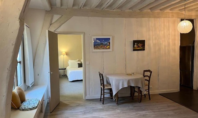 Saint-Germain-en-Laye Apartment | Child-Friendly Retreat at La Clé d'Anne - Rated 9.3/10