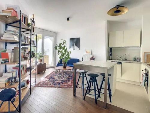 Saint-Germain-en-Laye Apartment | Discover La Clé d'Astrid: Family-Friendly with Breakfast