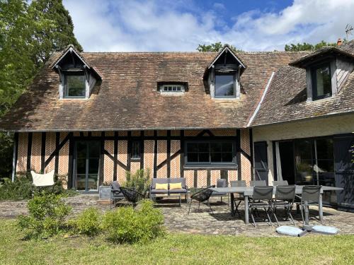 Parigne-lʼEveque House | Relaxing Holiday Homes in Parigné-l'Évêque, France