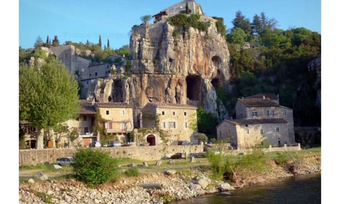 Saint-Andre-de-Cruzieres Apartment | LA CLEDE Gîte with Pool & Breakfast for Your Perfect Stay