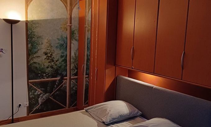 Montargis Apartment | La Clef des Cœurs: Riverside Apartment in City Center