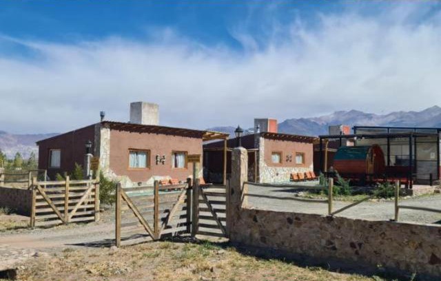 Uspallata Hotel | Discover La Comarca: Pet-Friendly Retreat with Pool Access